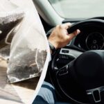 Vodiči si čoraz častejšie dávajú do auta čajové vrecúška: odborníci